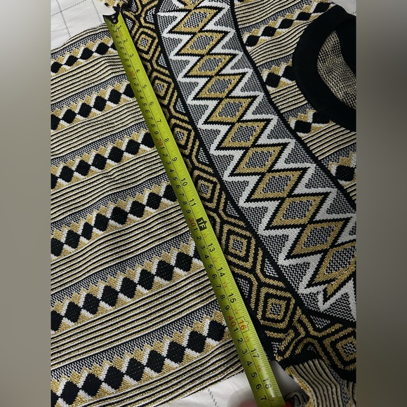 Beautiful Gold Patterned 2PC Set - Never worn - Picture 6 of 7